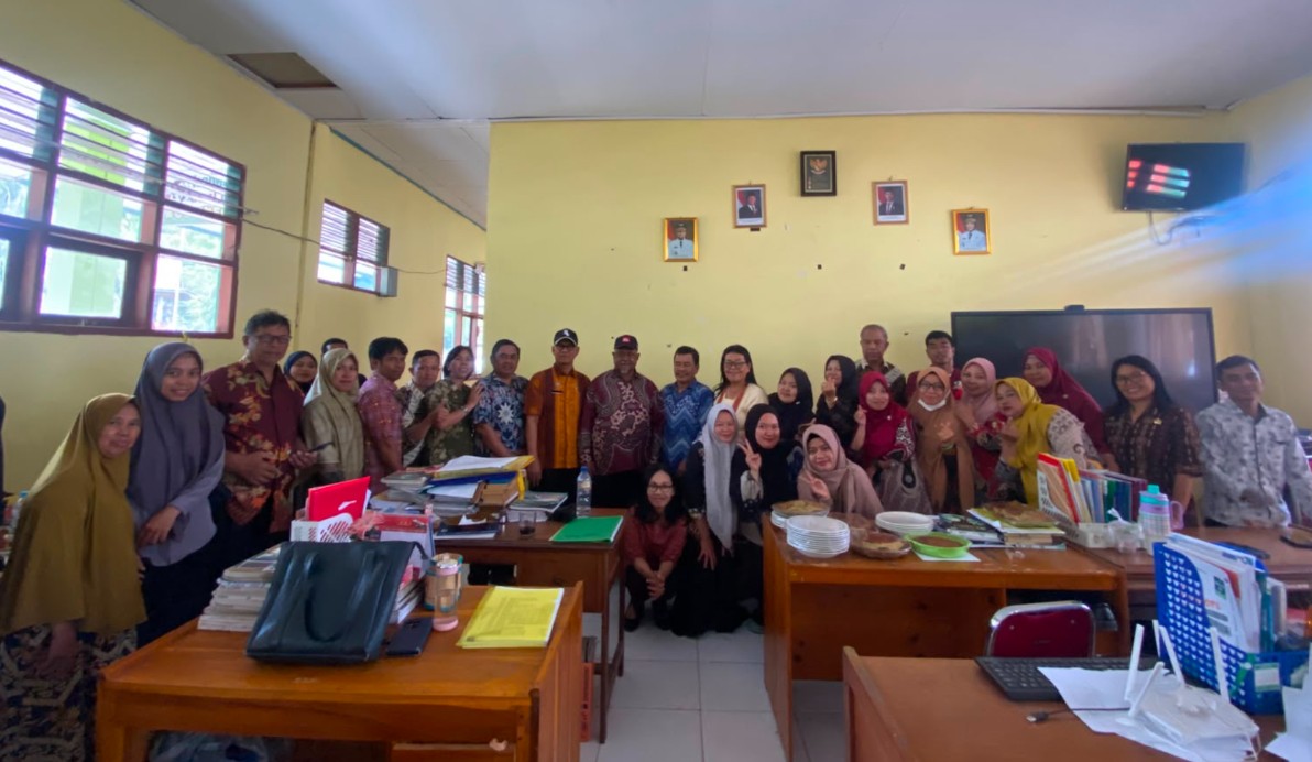 Kamaruddin Tandeng : Jejak Kesabaran dan Dedikasi Honorer hingga Purnabakti